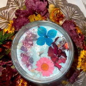 - Custom made decorative Vegan, coconut 🌴🥥 Soy Candle